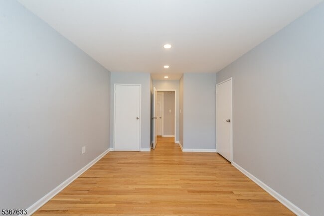151 Ridge Rd in Cedar Grove, NJ - Building Photo - Building Photo