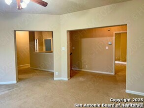 726 Aster Trail in San Antonio, TX - Foto de edificio - Building Photo