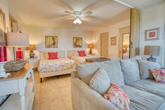 5700 Bonita Beach Rd SW in Bonita Springs, FL - Foto de edificio - Building Photo