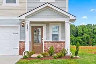 1247 Ross Farms Blvd in Clarksville, TN - Foto de edificio - Building Photo