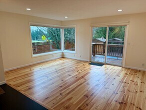 2245 SW Martha St in Portland, OR - Building Photo - Building Photo