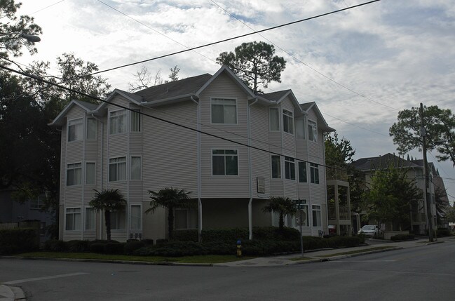 Stadium Central Apartments in Gainesville, FL - Building Photo - Building Photo