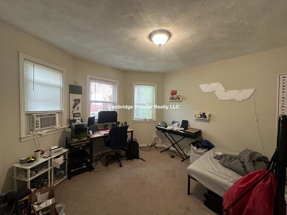 14 Callender St, Unit 1 in Cambridge, MA - Foto de edificio