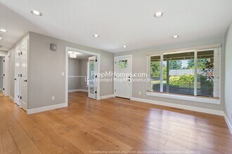 6010 SW Fernbrook Cir in Lake Oswego, OR - Building Photo - Building Photo