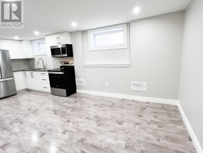 27 Ray Ave in Toronto, ON - Building Photo - Building Photo