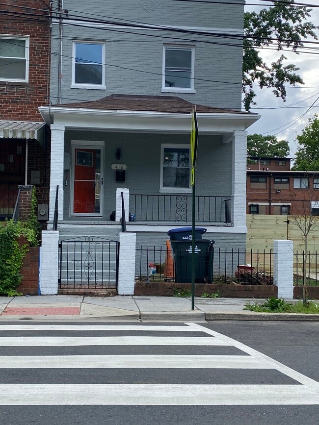 416 Division Ave NE, Unit Beautiful Renovated 3bed in Washington, DC - Foto de edificio - Building Photo