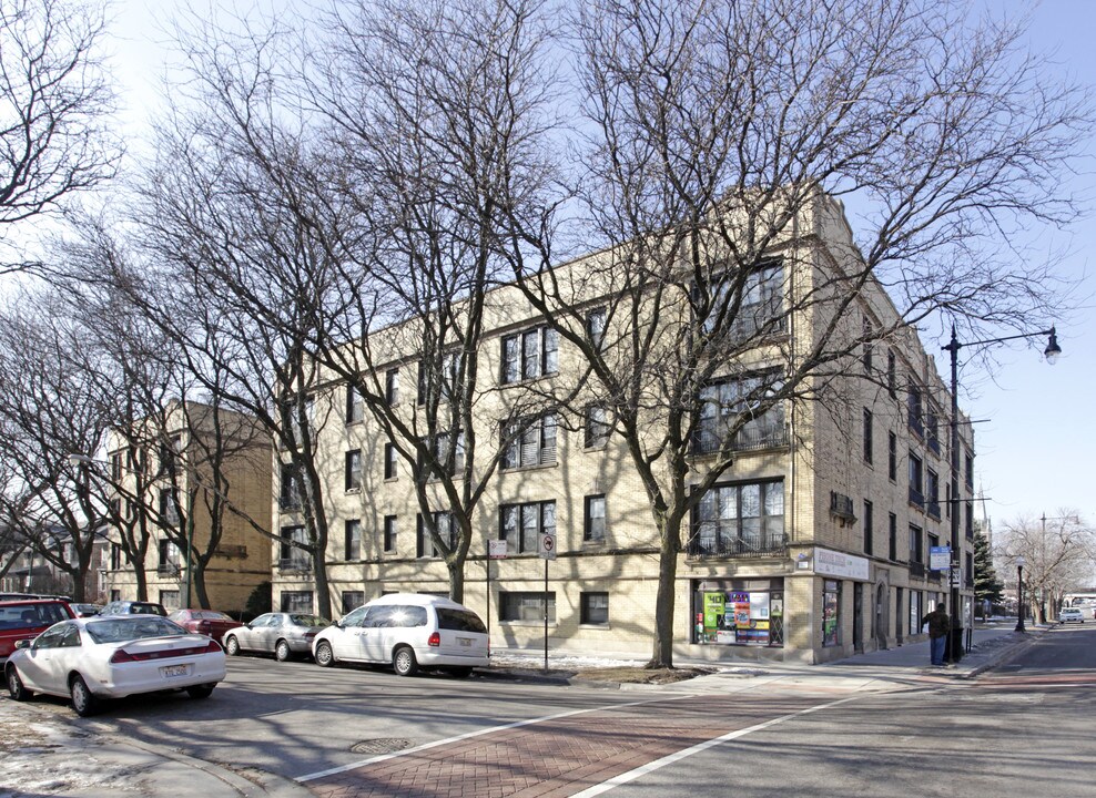 1737-1751 W Devon Ave in Chicago, IL - Foto de edificio
