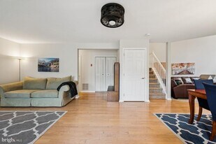 52 Stokes Rd in Mount Laurel, NJ - Building Photo