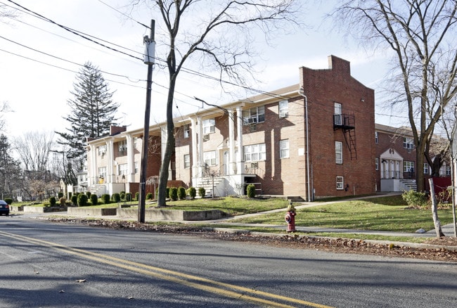 Colonnade Apartments in Plainfield, NJ - Foto de edificio - Building Photo
