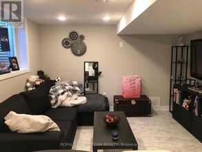 1180 Southwood Dr in Ottawa, ON - Building Photo - Building Photo