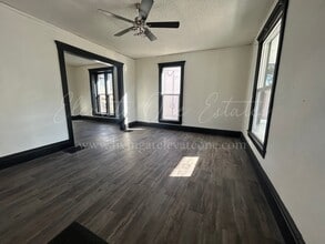 435 N Apple Ave in Freeport, IL - Foto de edificio - Building Photo