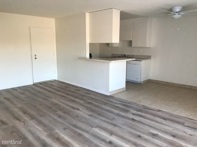4424 Woodman Ave in Los Angeles, CA - Building Photo