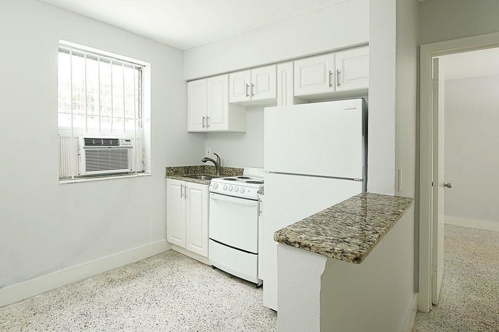 380 SW 4th St in Miami, FL - Building Photo