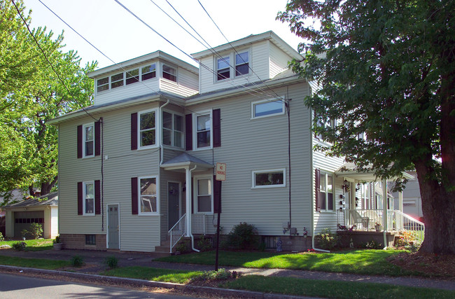 100 Cote Ave in Chicopee, MA - Foto de edificio - Building Photo