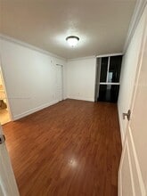 7075 NW 186th St in Hialeah, FL - Foto de edificio - Building Photo