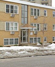 996 Grotto Apartments in St. Paul, MN - Building Photo - Building Photo