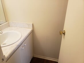 1005 W Lee Rd, Unit 2 in Taylors, SC - Foto de edificio - Building Photo