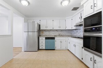 13-27 Bell Blvd-Unit -3F in Queens, NY - Building Photo - Building Photo