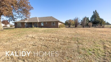 10712 Blue Fox Dr in Edmond, OK - Building Photo - Building Photo