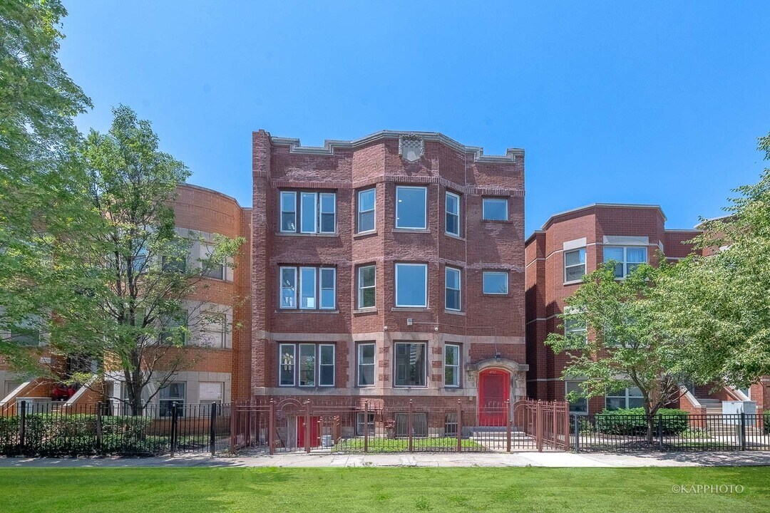 4152 S Prairie Ave in Chicago, IL - Building Photo