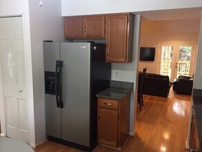 10345 Latney Rd in Fairfax, VA - Building Photo - Building Photo