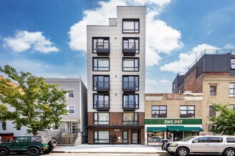 302 Graham Ave in Brooklyn, NY - Building Photo - Building Photo