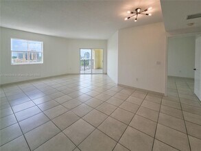 1627 SW 37th Ave in Miami, FL - Building Photo - Building Photo