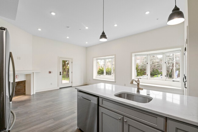240 W Tulpehocken St, Unit 2