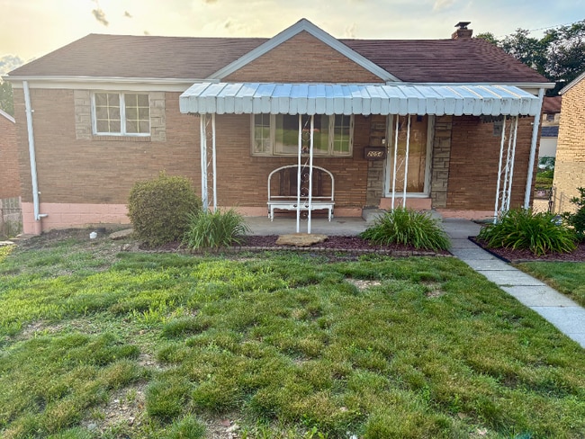 property at 2054 Noblestown Rd