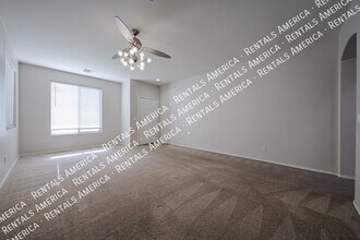 44388 W Oster Dr in Maricopa, AZ - Foto de edificio - Building Photo