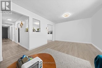 1702 Russell Rd in Ottawa, ON - Building Photo - Building Photo