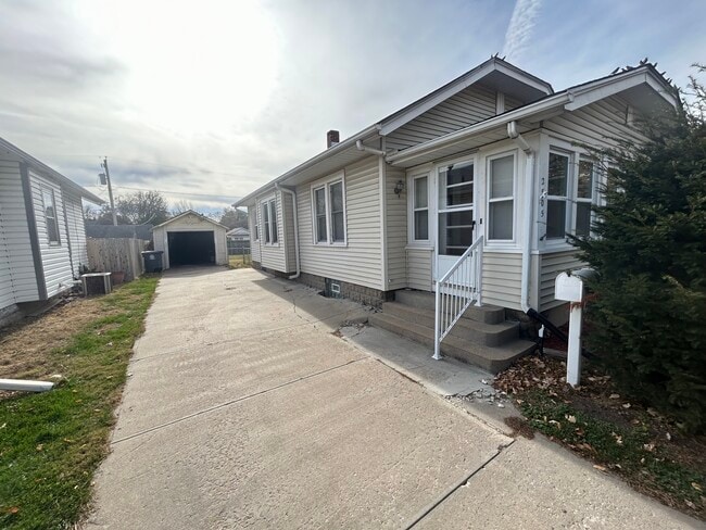 2505 Ave F in Council Bluffs, IA - Building Photo - Building Photo