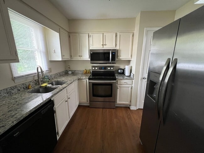 4131 Kaplan Dr in Raleigh, NC - Foto de edificio - Building Photo