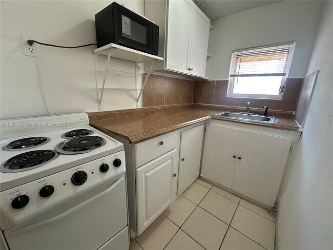 534 NW 18th Ave in Miami, FL - Building Photo - Building Photo