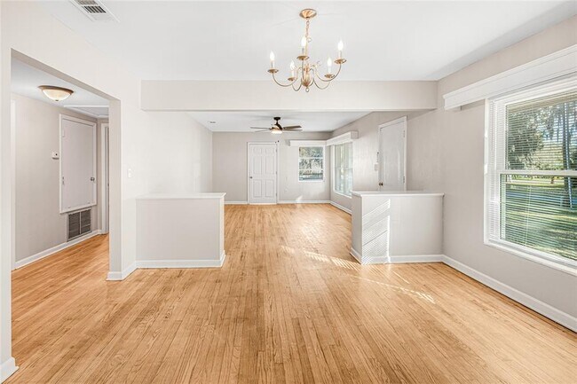 1607 S Lakeview Ave in Leesburg, FL - Building Photo - Building Photo