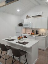 720 Pritchett Ln in Seven Points, TX - Building Photo
