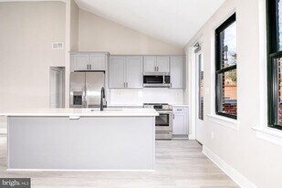 3325 M St NW in Washington, DC - Building Photo