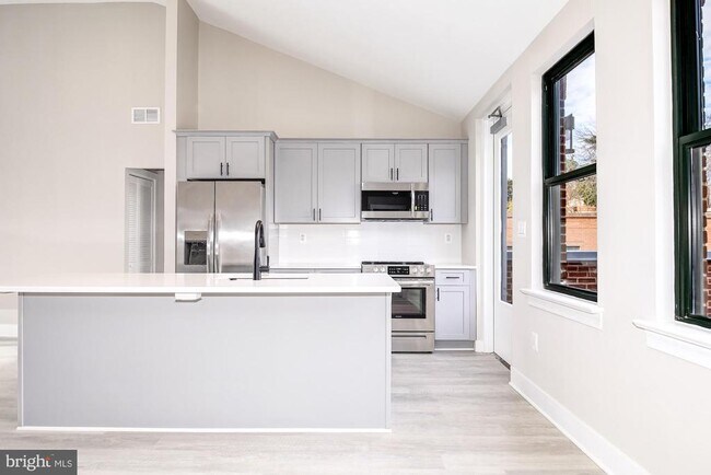 property at 3325 M St NW