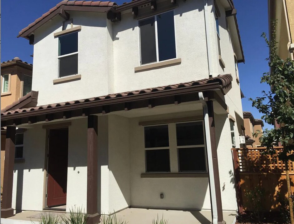 272 Nimbus Cmn in Livermore, CA - Building Photo