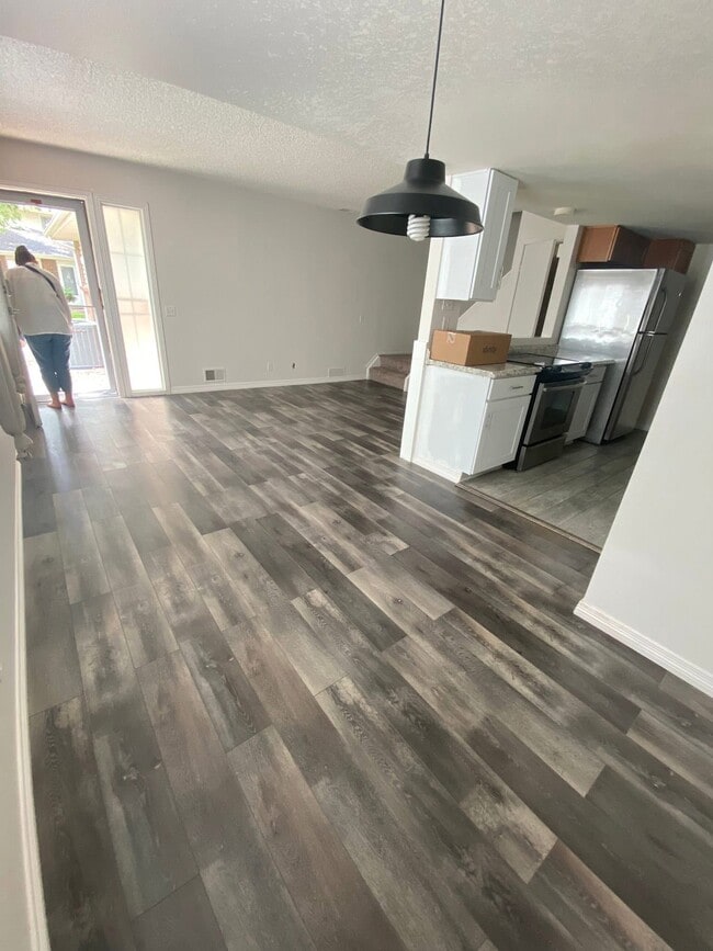 9255 E Lehigh Ave in Denver, CO - Building Photo - Building Photo