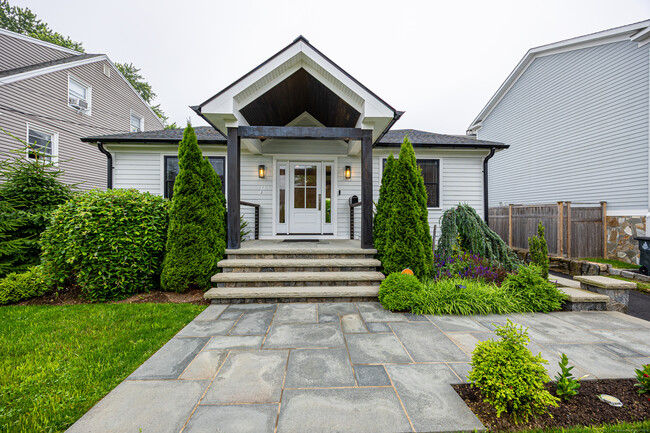 13 Nelson St in Stamford, CT - Building Photo - Building Photo