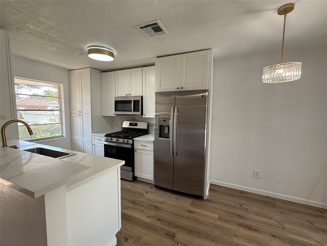 622 Bradley St in Seabrook, TX - Building Photo - Building Photo