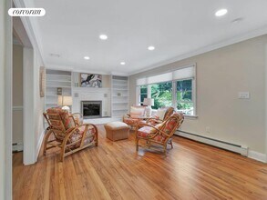 250 White St in Southampton, NY - Building Photo - Building Photo