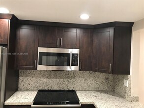 11237 SW 88th St in Miami, FL - Building Photo - Building Photo