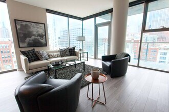 619 W Randolph St in Chicago, IL - Building Photo - Building Photo