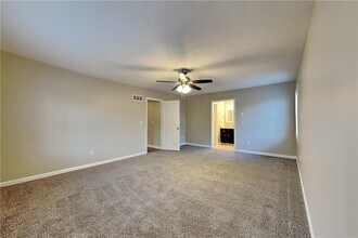 220 Sabrina Ct in Woodstock, GA - Building Photo - Building Photo