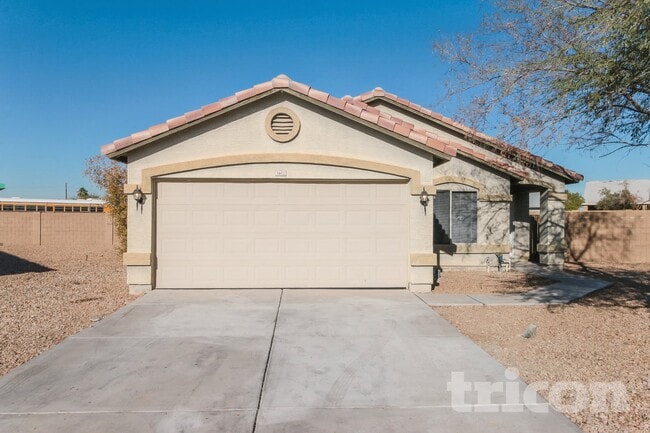 property at 1602 S 65th Glen