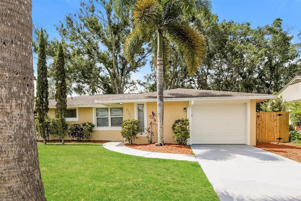 4546 Barton Dr in Sarasota, FL - Building Photo