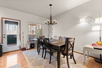 936 Ryan Ct in Iowa City, IA - Building Photo - Building Photo