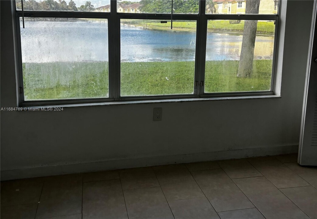 731 Vista Isles Dr in Plantation, FL - Building Photo